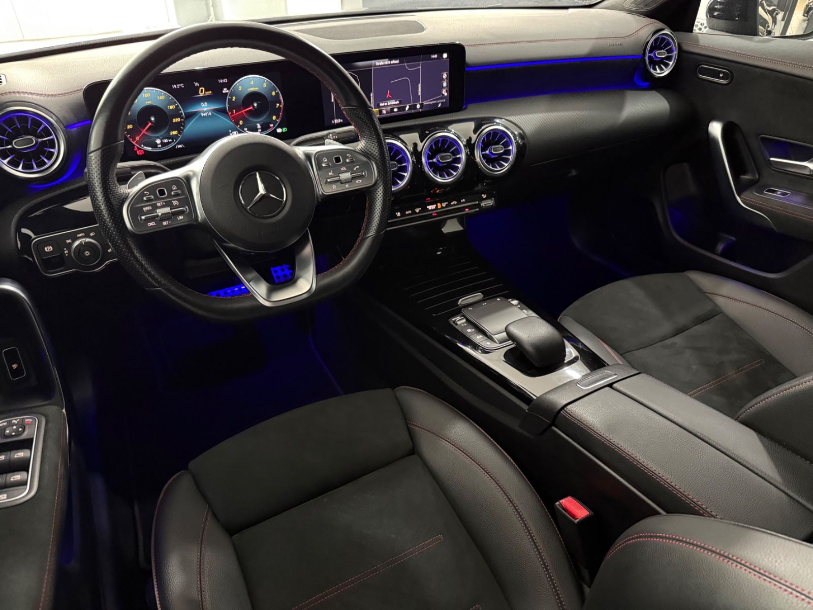 Mercedes-Benz CLA 180 Coupe AMG-LINE MBEAM KAMERA AMBIENTE foto 4