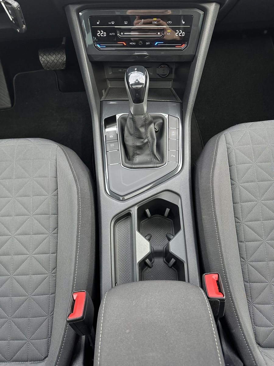 Fahrzeugabbildung Volkswagen Tiguan 2.0 TDI DSG Life NAV+LED+AHK+PANO+17ZO+PP