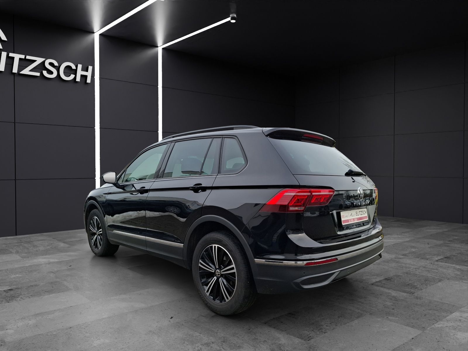 Fahrzeugabbildung Volkswagen Tiguan TDI Life DSG 4M Standhzg Matrix Navi ACC