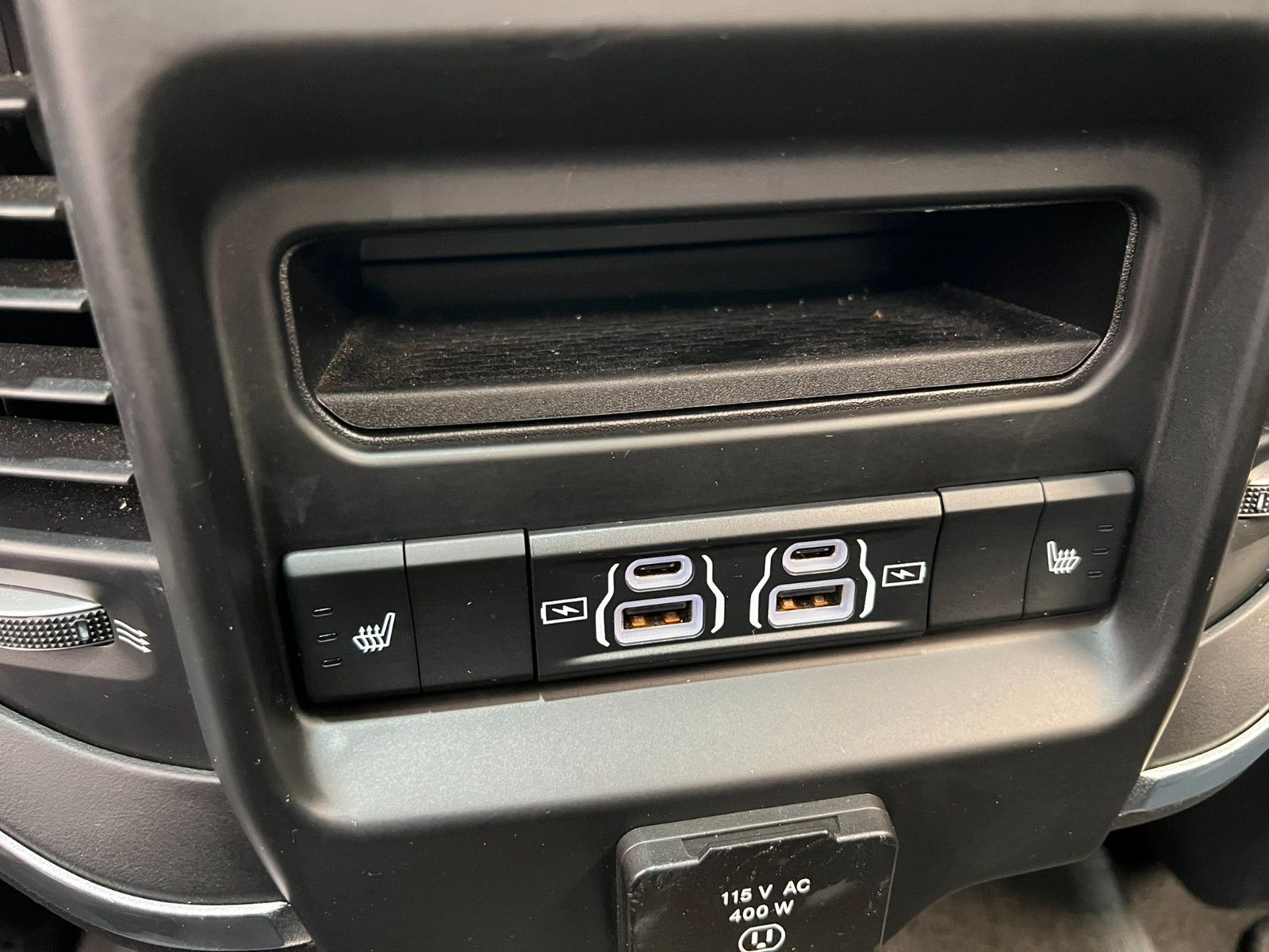 Fahrzeugabbildung Dodge RAM 1500 Laramie Night Crew Cab 4x4 *RTR Umbau*