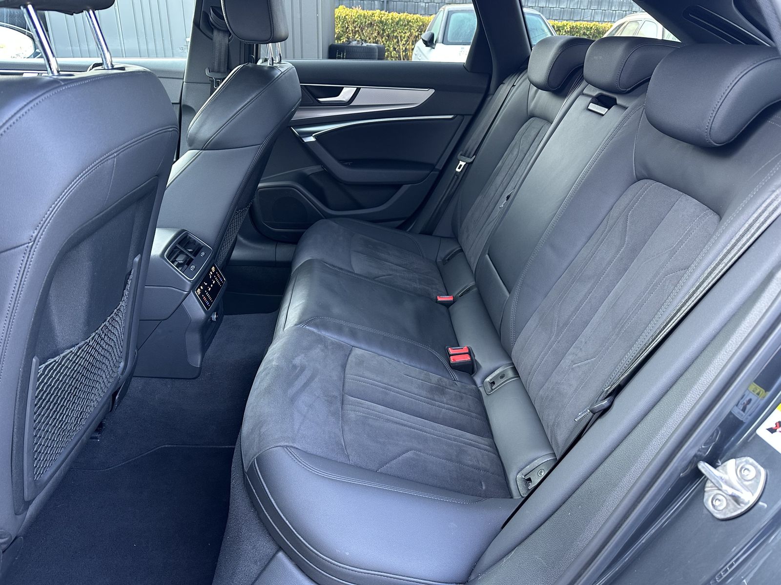 Fahrzeugabbildung Audi A6 Avant 40 TDI Qu Sport Black NAV+LED+360°+19ZO