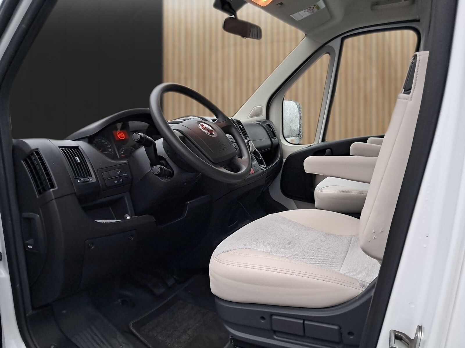 Fahrzeugabbildung Carado T 449 Markise,Sat,Fahrradträger, Radio, RFK