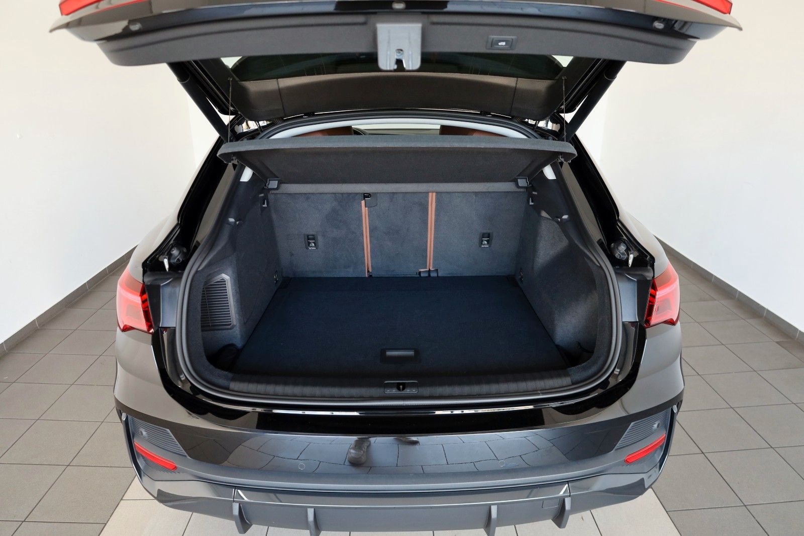 Fahrzeugabbildung Audi Q3 45TFSIe Sportback,Leder,Navi,LED,SH,Kamer,ACC