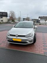 Volkswagen Golf 1.6 TDI Join  Tungsten Silver Metallic - mit Diesel-Antrieb: Limousine, Metallic
