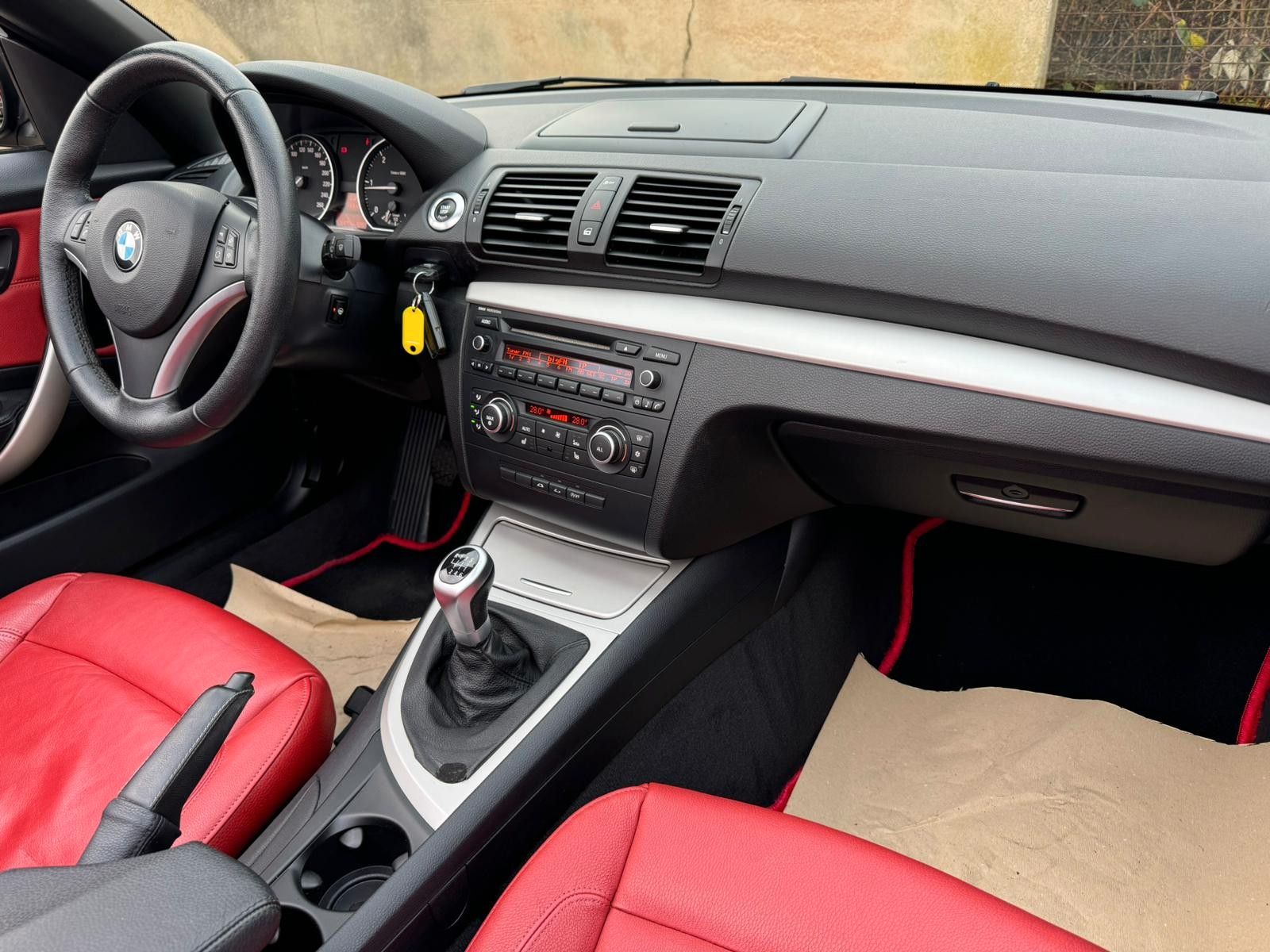Fahrzeugabbildung BMW 120d Cabrio*PDC*