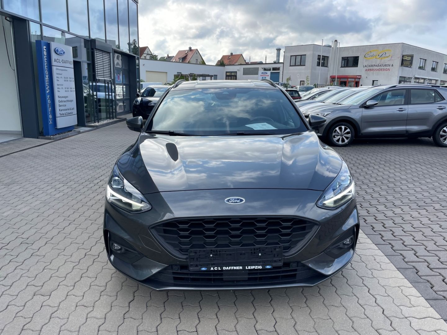 Fahrzeugabbildung Ford Focus ST-Line Kamera LED Abstandstemp Navi