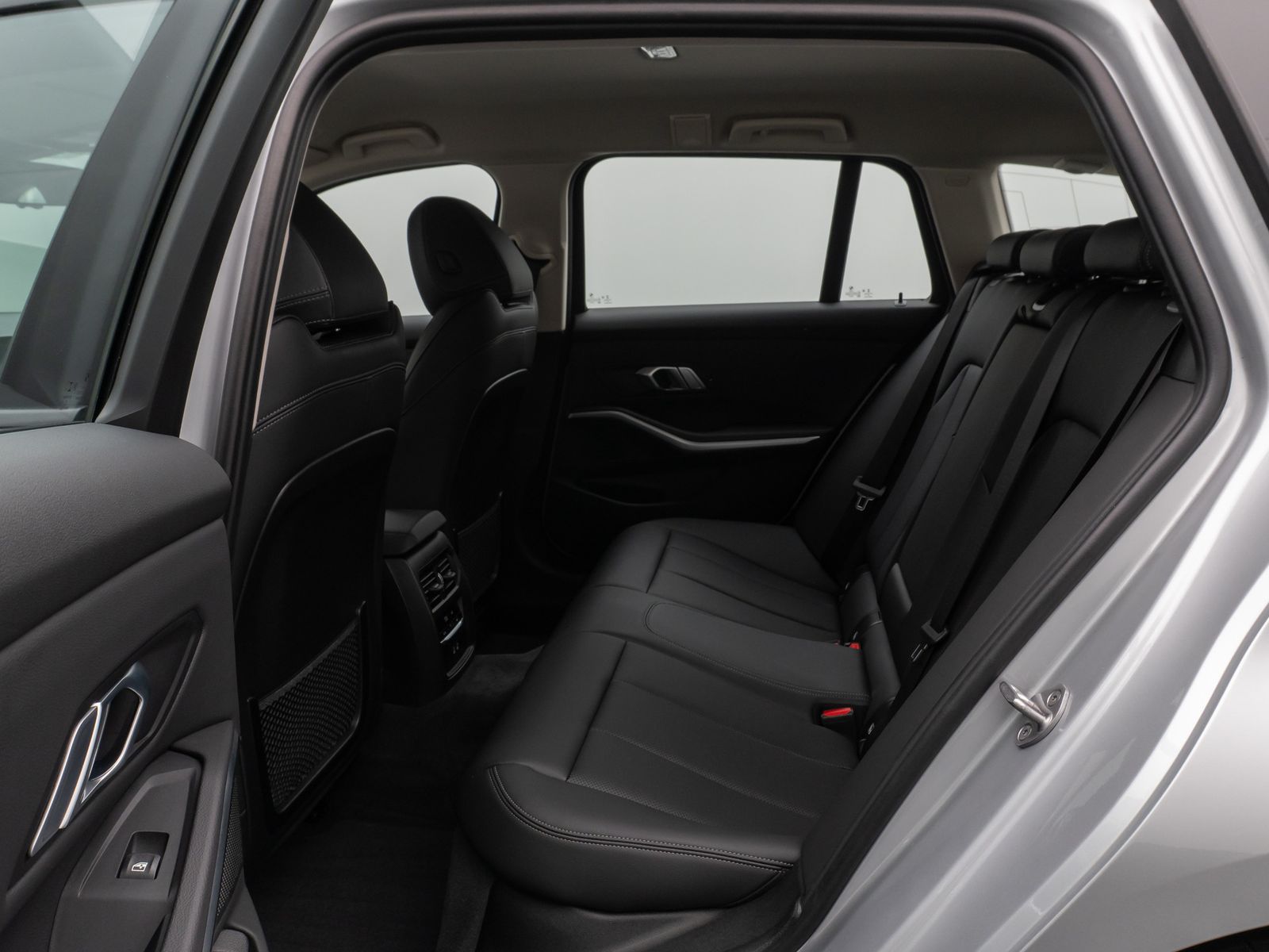 Fahrzeugabbildung BMW 318d DAB Leder PDC Geschwindigkeitsreg Sport LED