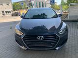Hyundai i40 cw Premium - Hyundai i40 mit Benzin-Antrieb: Automatik