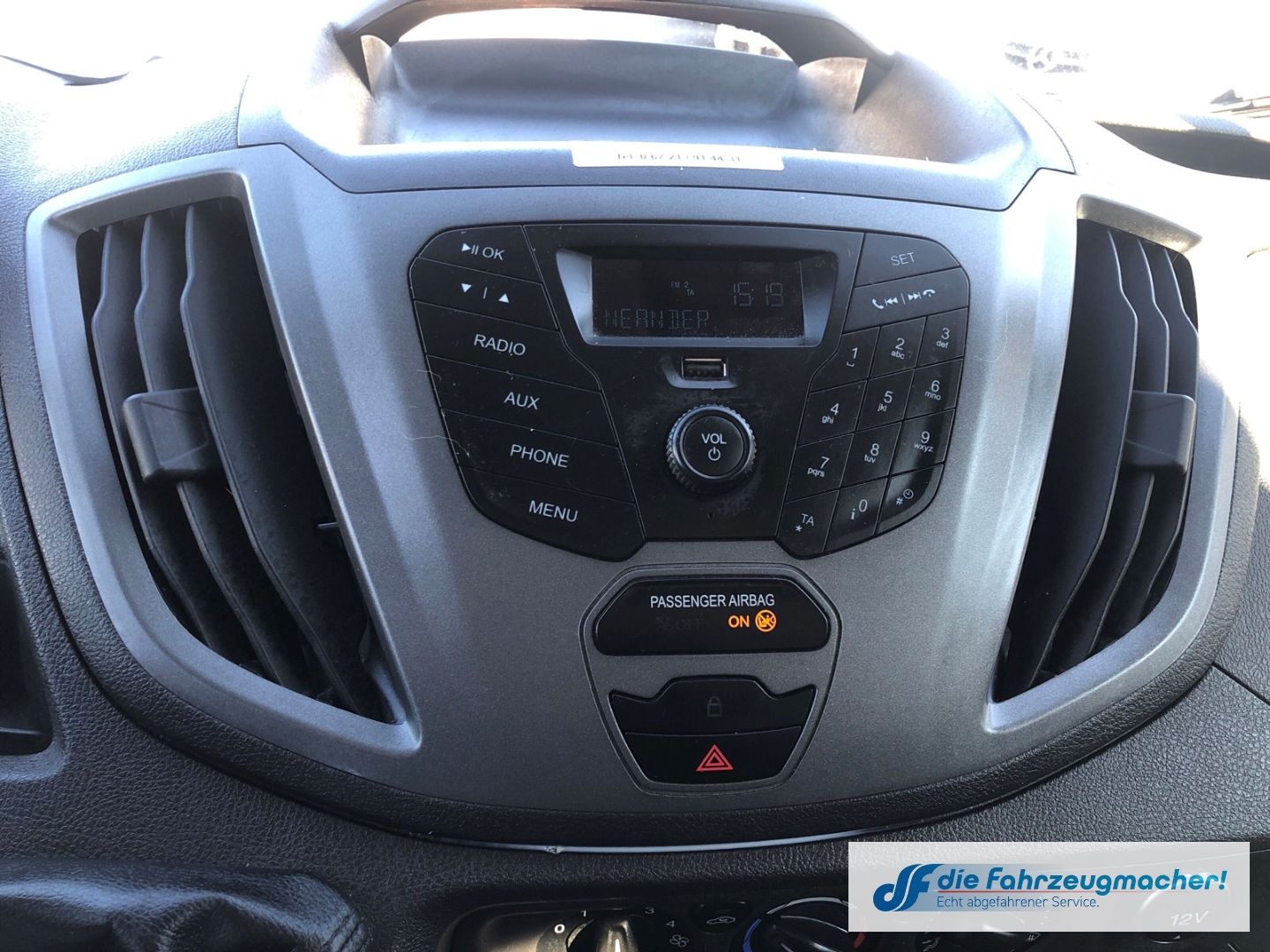 Fahrzeugabbildung Ford Transit Kombi 350 Behindertengerecht *4085