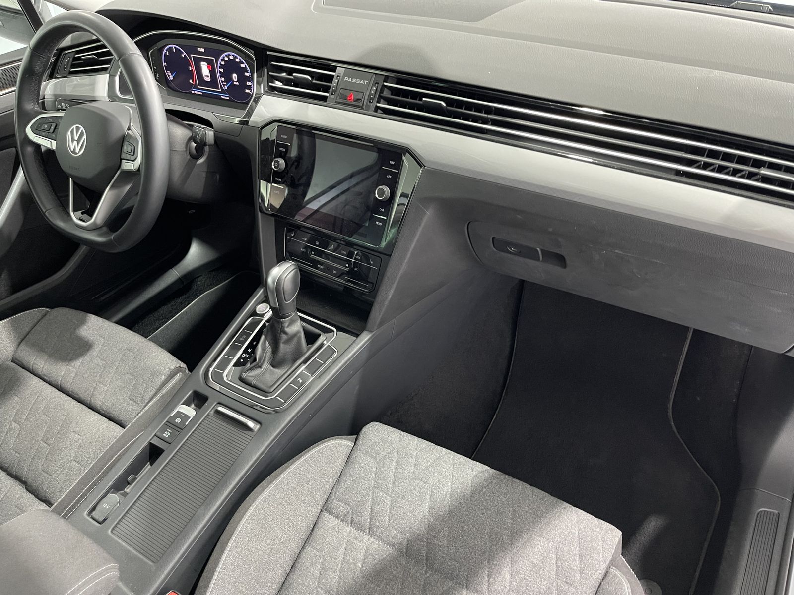 Fahrzeugabbildung Volkswagen Passat Variant Business 2.0 TDI*LED*AHK*ACC*Cam*
