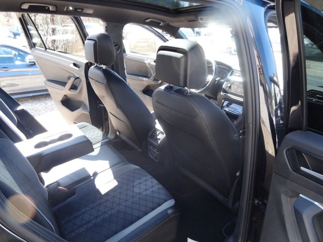 Fahrzeugabbildung Volkswagen Tiguan R-Line 4Motion/Pano/HUD/Matrix/StH/AHK/Ka
