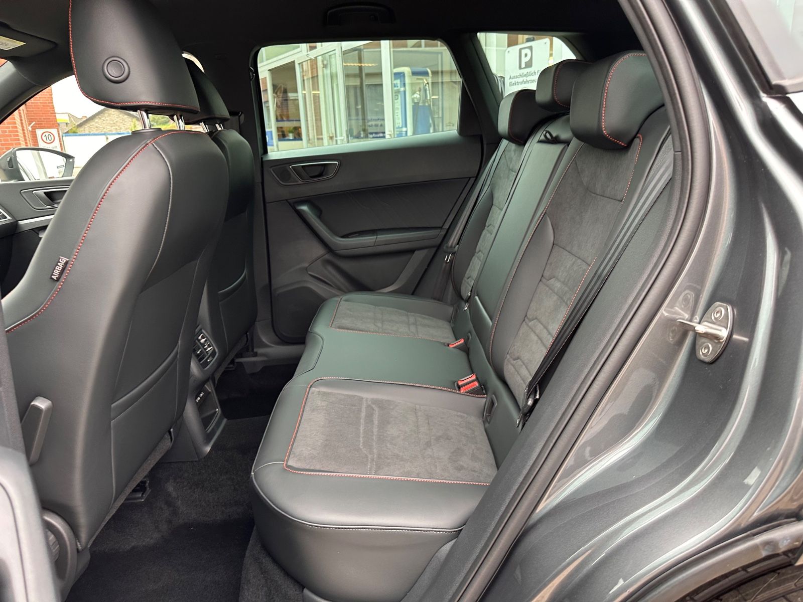 Fahrzeugabbildung SEAT Ateca FR 1.5 TSI DSG AHK/ACC/NAVI/LED/eHeck/SHZ