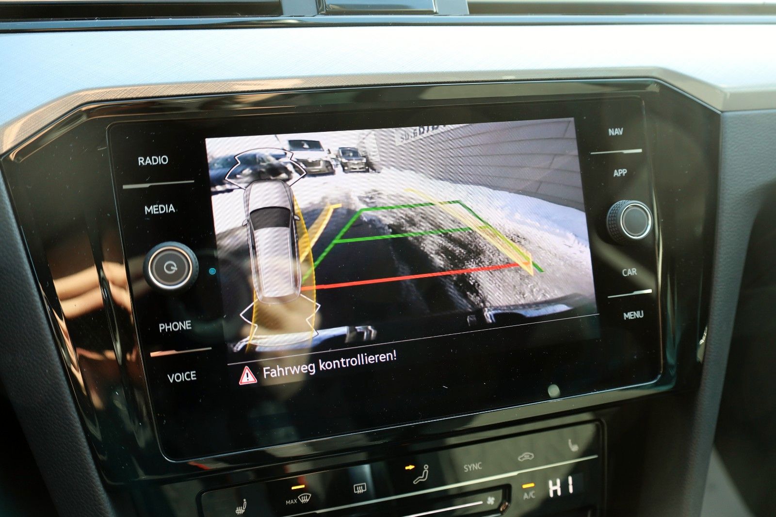 Fahrzeugabbildung Volkswagen Passat Variant DSG Navi,LED,ACC,SH,PDC.AHK,SR+WR