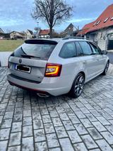 Skoda Octavia 2.0 TSI RS Combi RS - Skoda Octavia: Grau, Stoff, Beheizbares Lenkrad