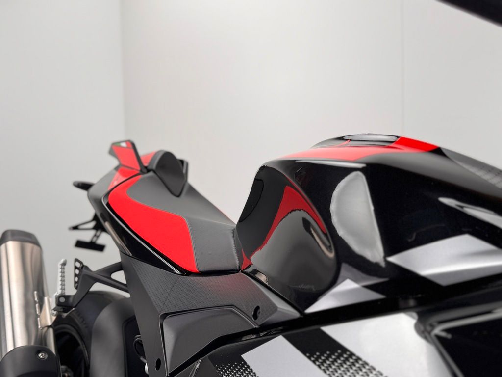 Fahrzeugabbildung Aprilia TUONO V4 FACTORY *1. HAND *NEUWERTIG