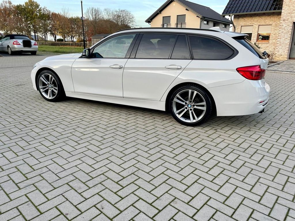 Image of BMW 320