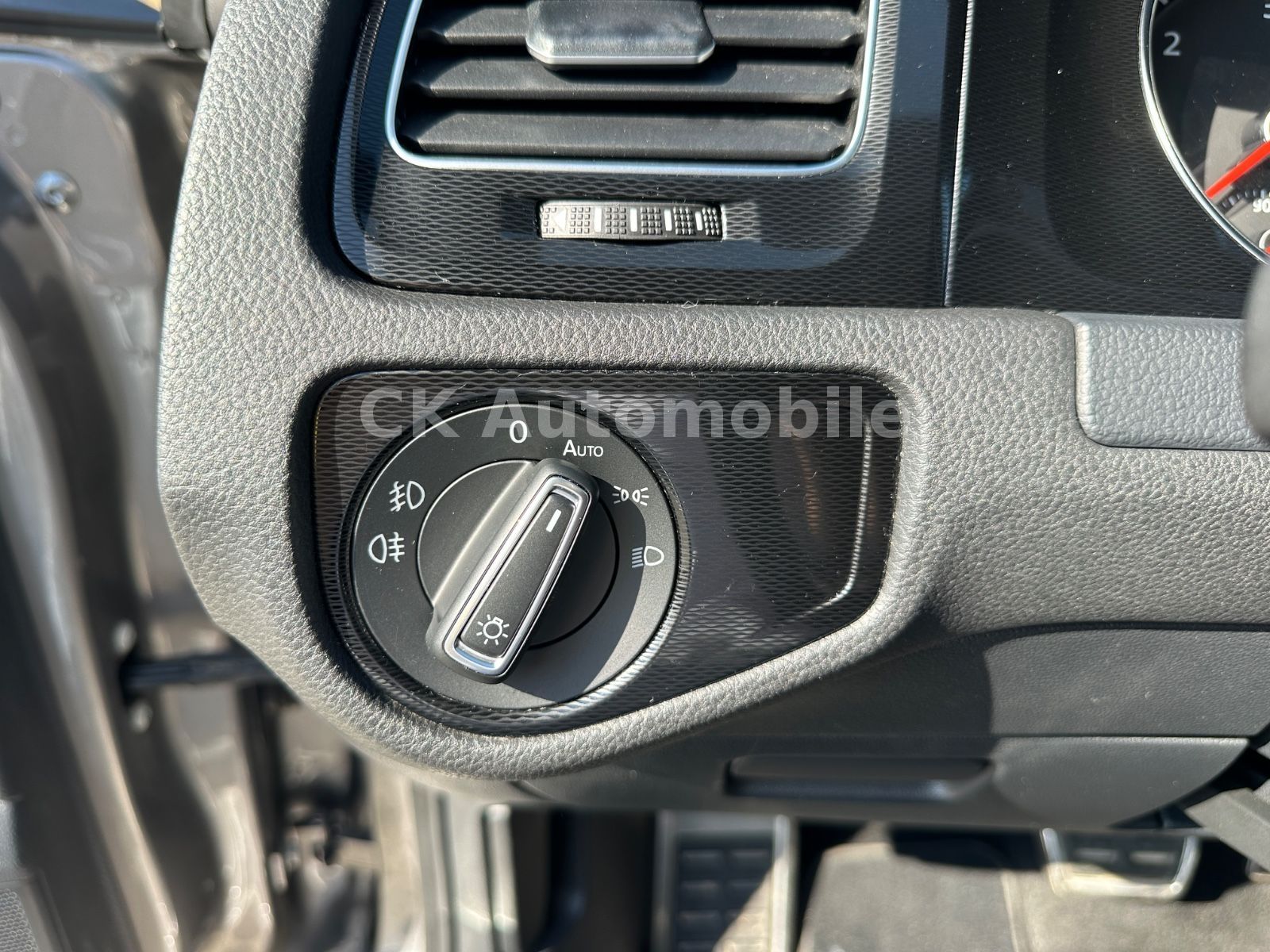 Fahrzeugabbildung Volkswagen Golf VII Lim. GTD BMT/DSG/Navi/Bi-Xenon/PDC