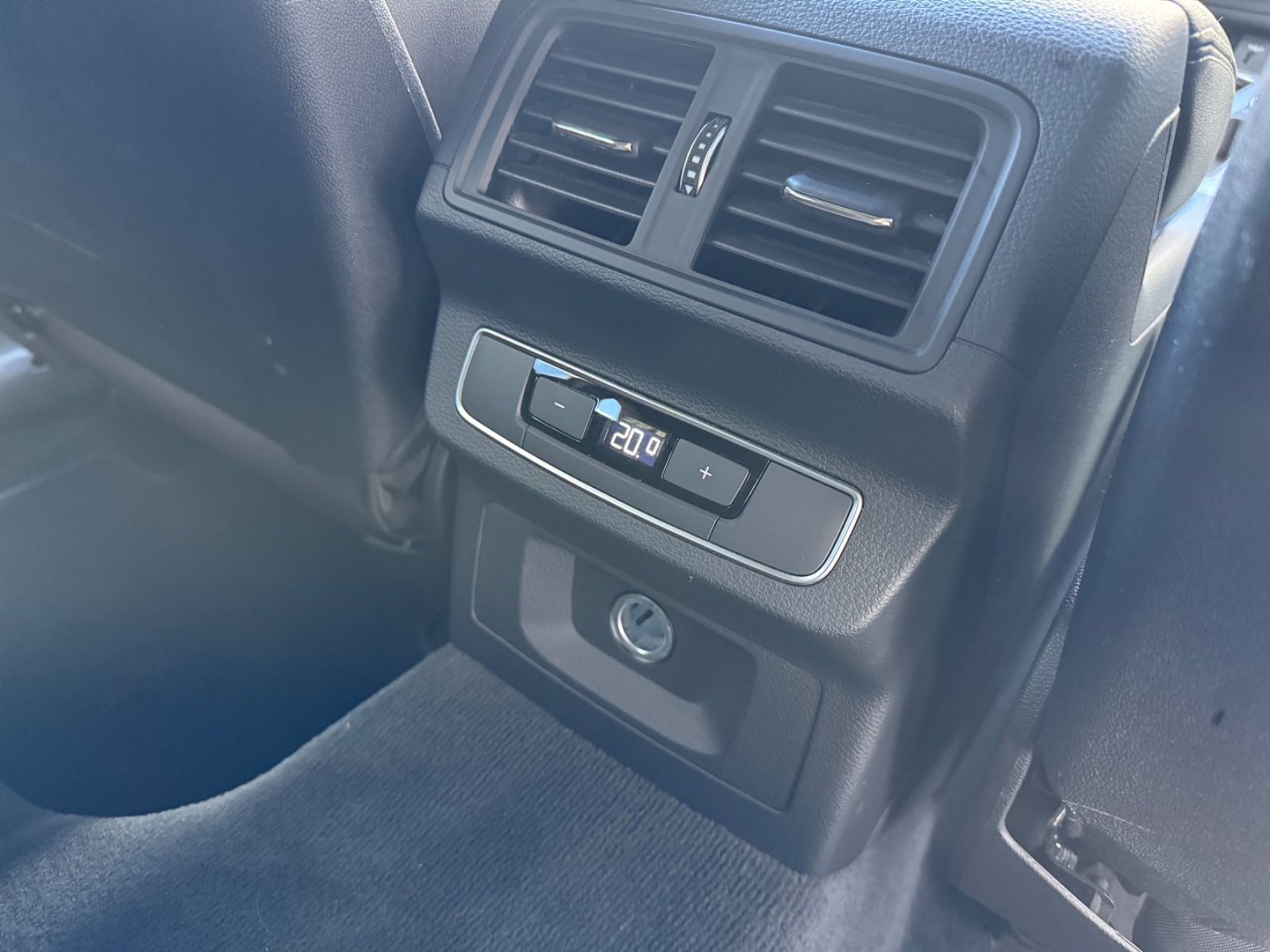 Fahrzeugabbildung Audi Q5 40 TDI quattro S line/LEDER/LED/NAVI/SHZ/ACC/