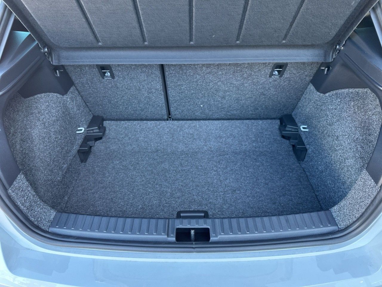 Fahrzeugabbildung SEAT Ibiza FR 1.0 TSI 116 PS 6-Gang - mit KI generiert/bearbeitet