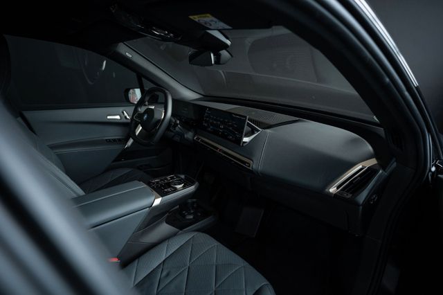 Fahrzeugabbildung BMW iX M60 M-Bremse Laser-Licht Surround Sound AHK