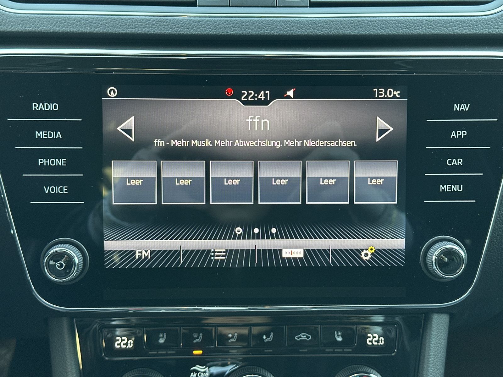 Fahrzeugabbildung SKODA Superb Combi 2.0 TDI DSG 4x4 NAV+LED+VCOCK+PANO