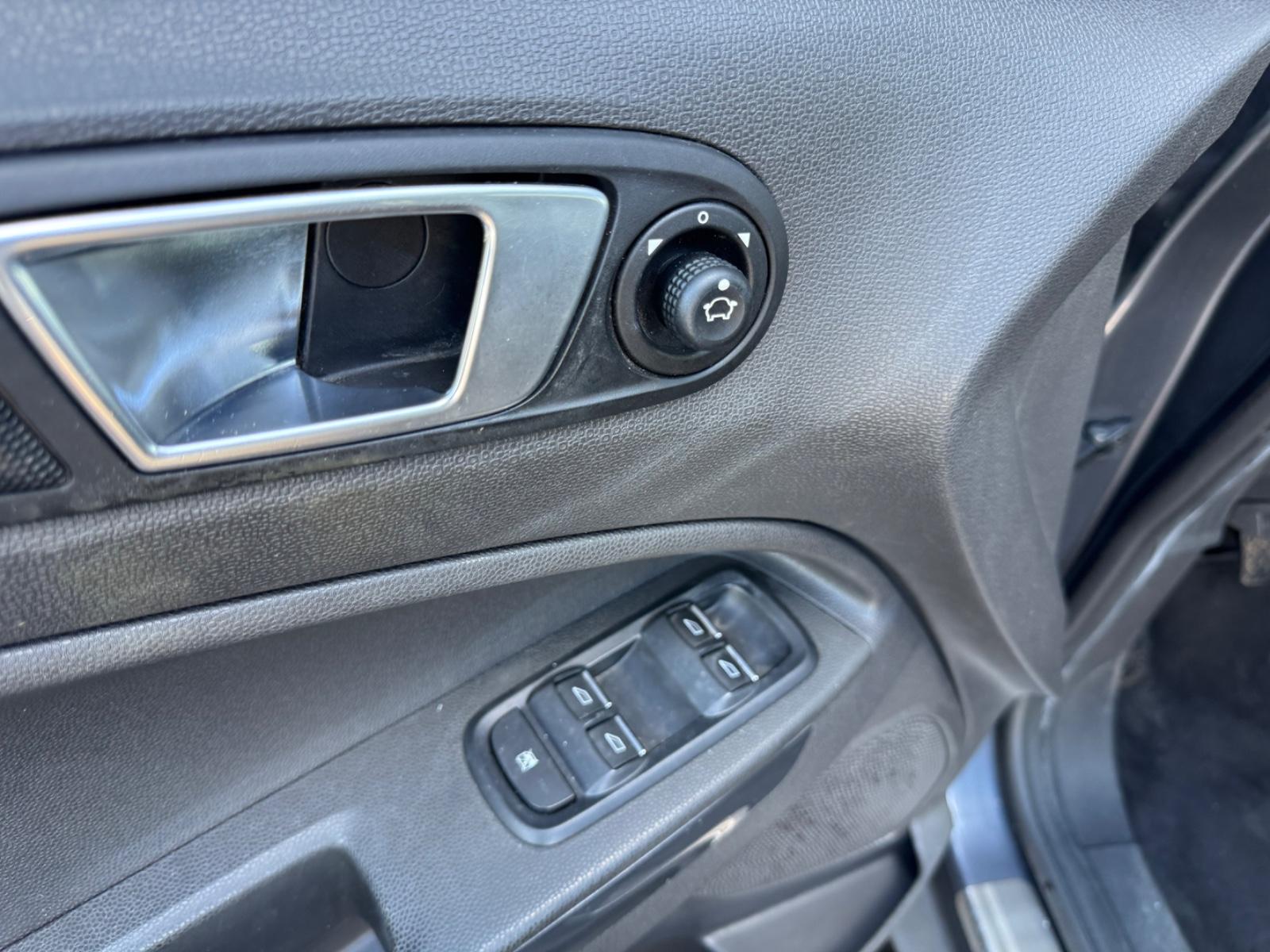 Ford EcoSport 2015 — photo 8