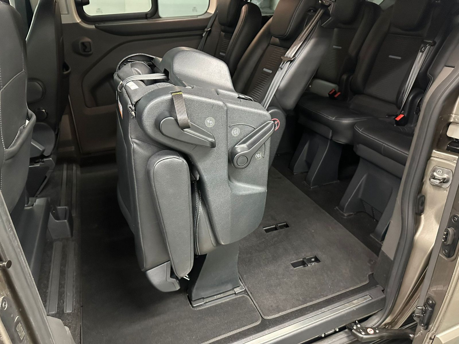 Fahrzeugabbildung Ford Tourneo Custom L1H1 Active*SDH*AHK*8-SITZE*XENON