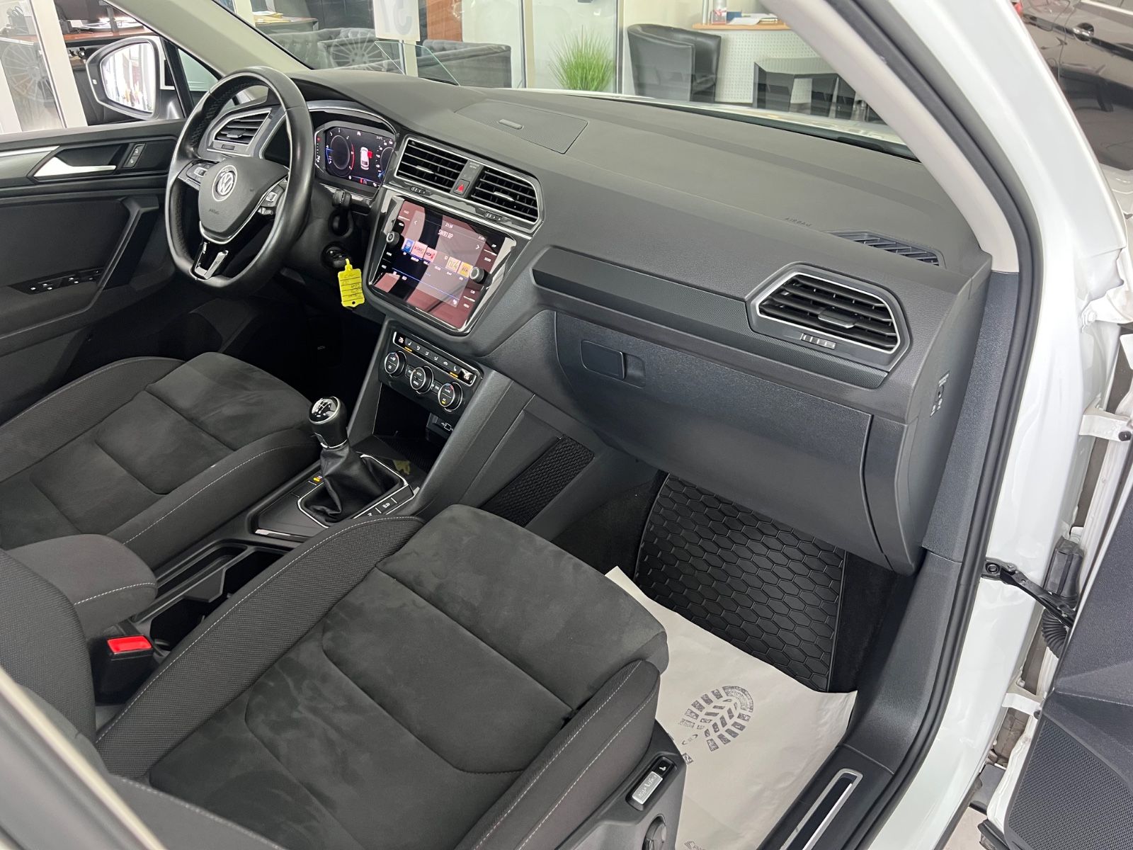 Fahrzeugabbildung Volkswagen Tiguan Comfortline 2.0TDI *DIGITALTACHO*LED*360°