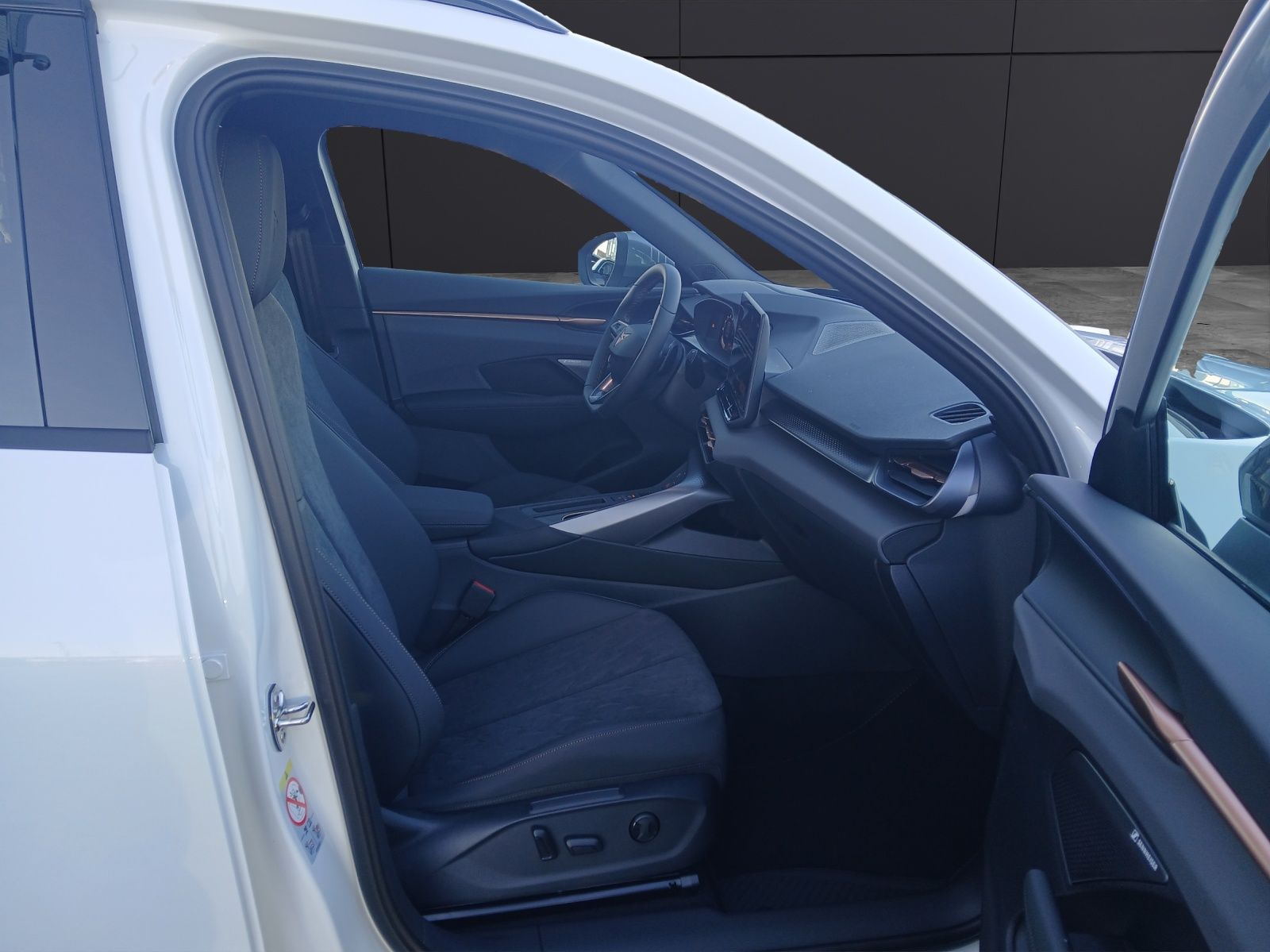 Fahrzeugabbildung CUPRA Terramar VZ 2.0 TSI AHK Sennh. Int.DriveXL
