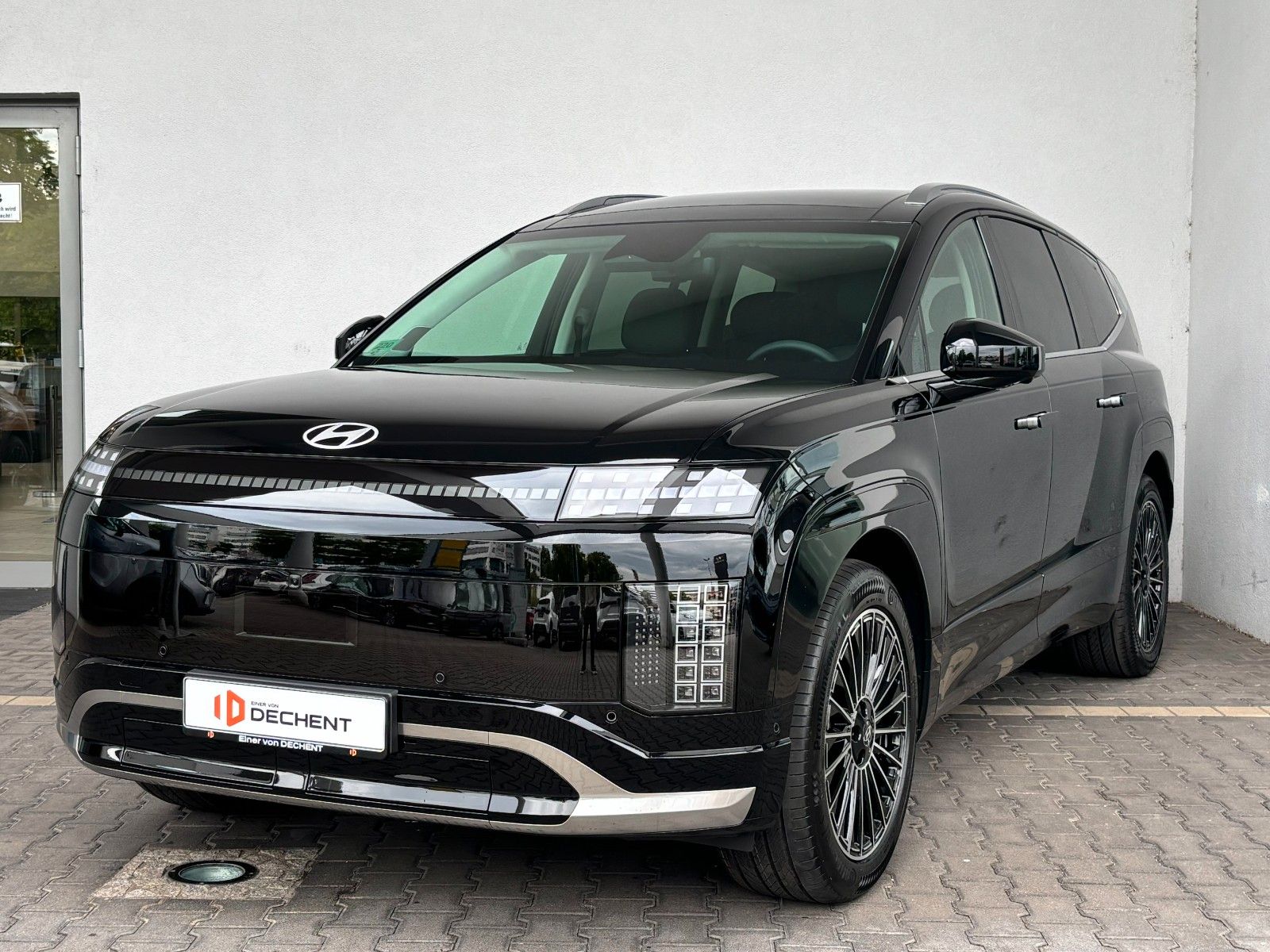 Fahrzeugabbildung Hyundai IONIQ 9 4WD 307PS Uniq/Pano/Relax-Paket!