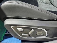 Fahrzeugabbildung Rafale 300 E-Tech Plug-in Hybrid 4x4 Atelier Alp