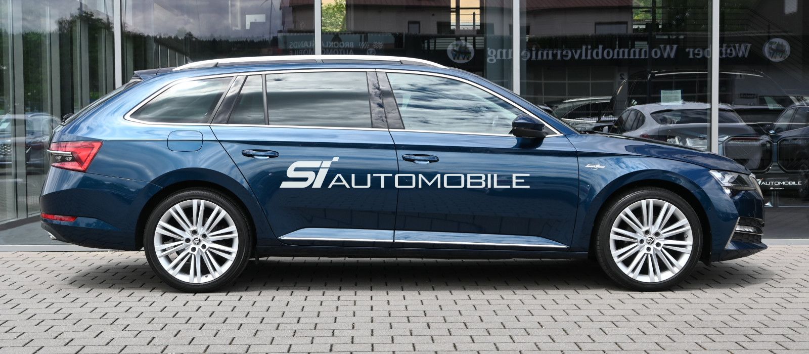 Fahrzeugabbildung SKODA Superb 2.0 TDI DSG L&K COMBI °ACC°AHK°STANDHEIZ°
