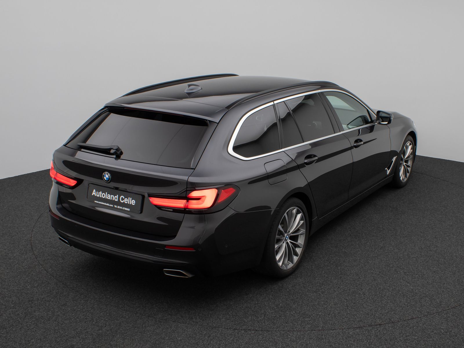 Fahrzeugabbildung BMW 520d xD Kamera HUD DAB H/K Fernlichtassist Alarm