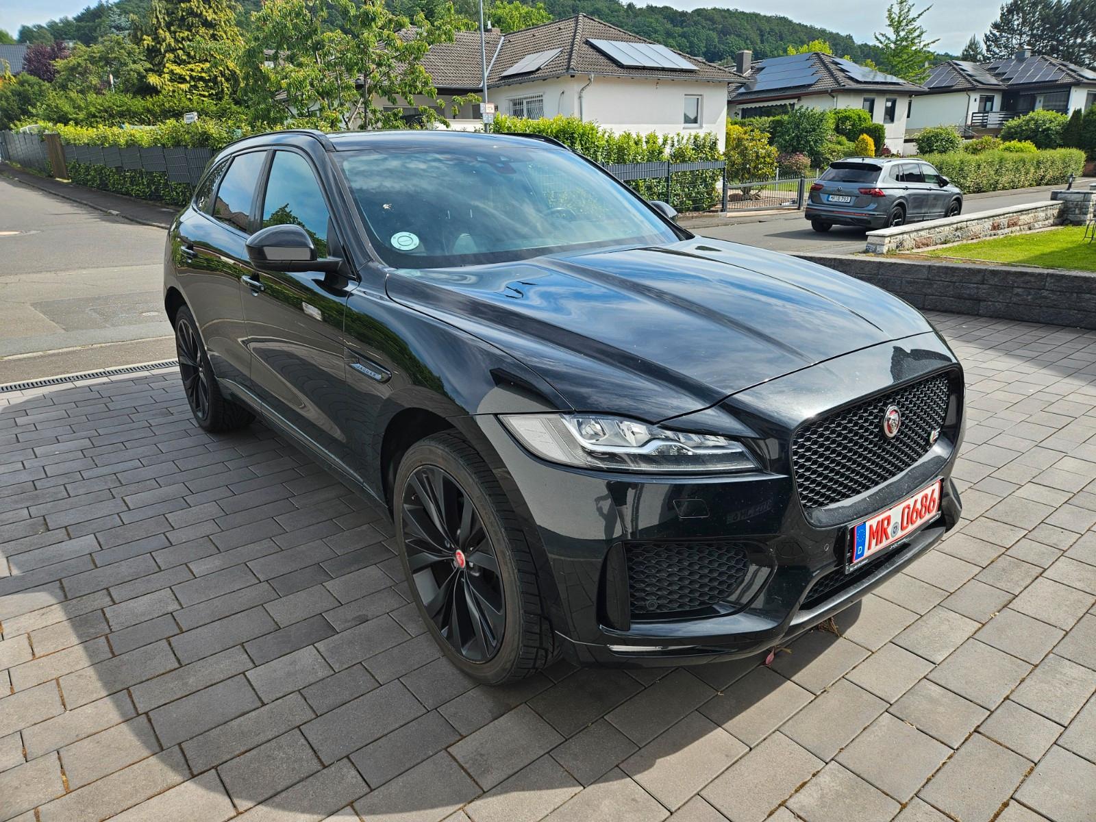 Jaguar F-Pace S AWD Black Pack S 22"/eAHK/Pano/Kamera
