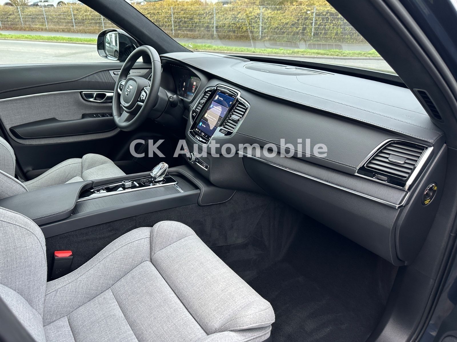 Fahrzeugabbildung Volvo XC90 T8 Ultimate Dark AWD/7 Sitze/Head-Up/LED