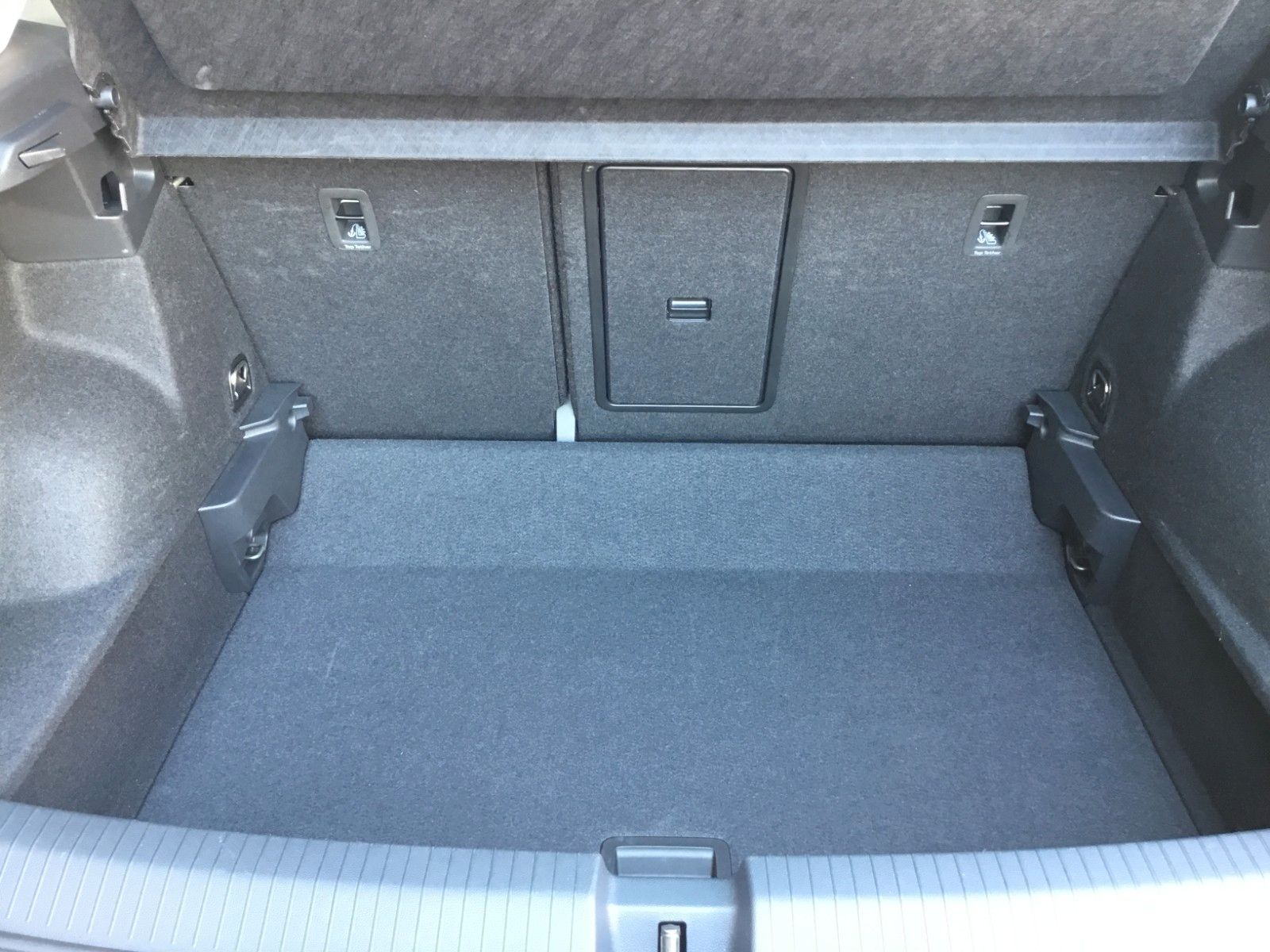Fahrzeugabbildung Volkswagen T-Roc 1.5 TSI DSG Style+AHK+LED+ACC+17"+Kamera