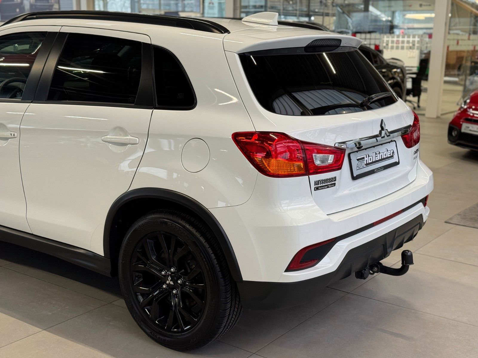 Fahrzeugabbildung Mitsubishi ASX 1.6 Edition+ Black-Paket 2WD "AHK Sitzheizg"