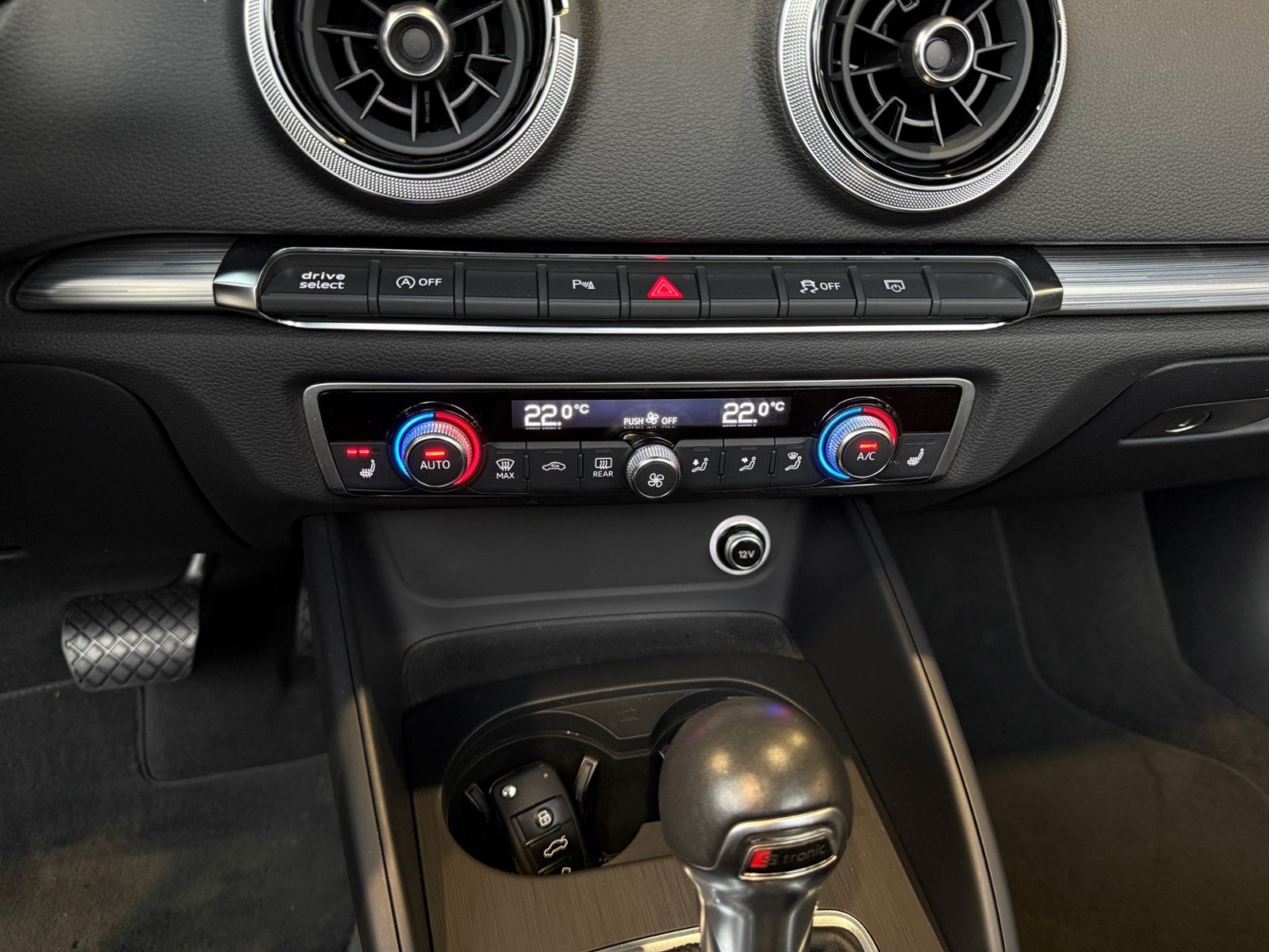 Fahrzeugabbildung Audi A3 Cabriolet 35 TFSI sport XENON NAVI ALU