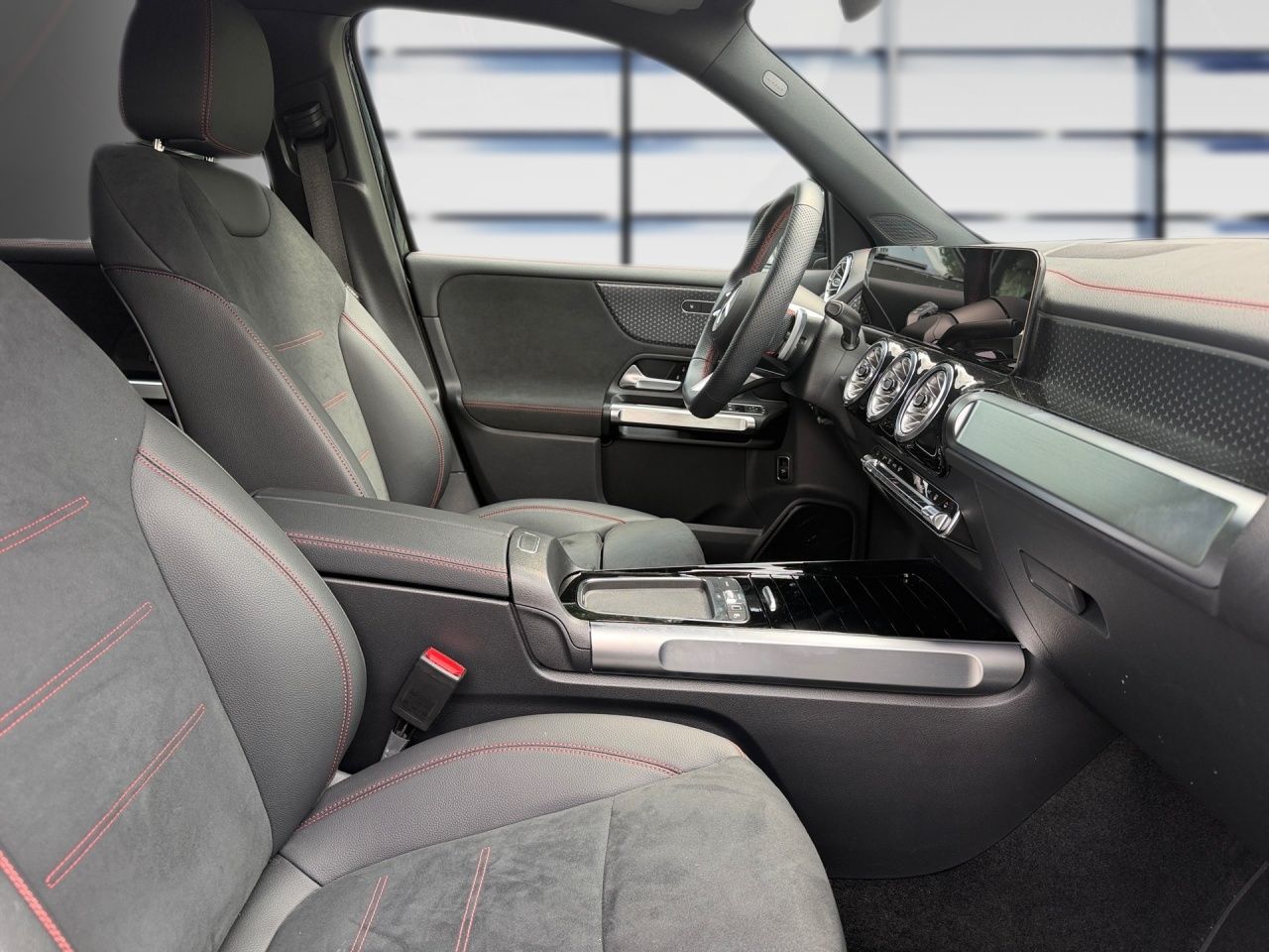 Fahrzeugabbildung Mercedes-Benz EQB 350 4M BONUS+AMG+NIGHT+AHK+