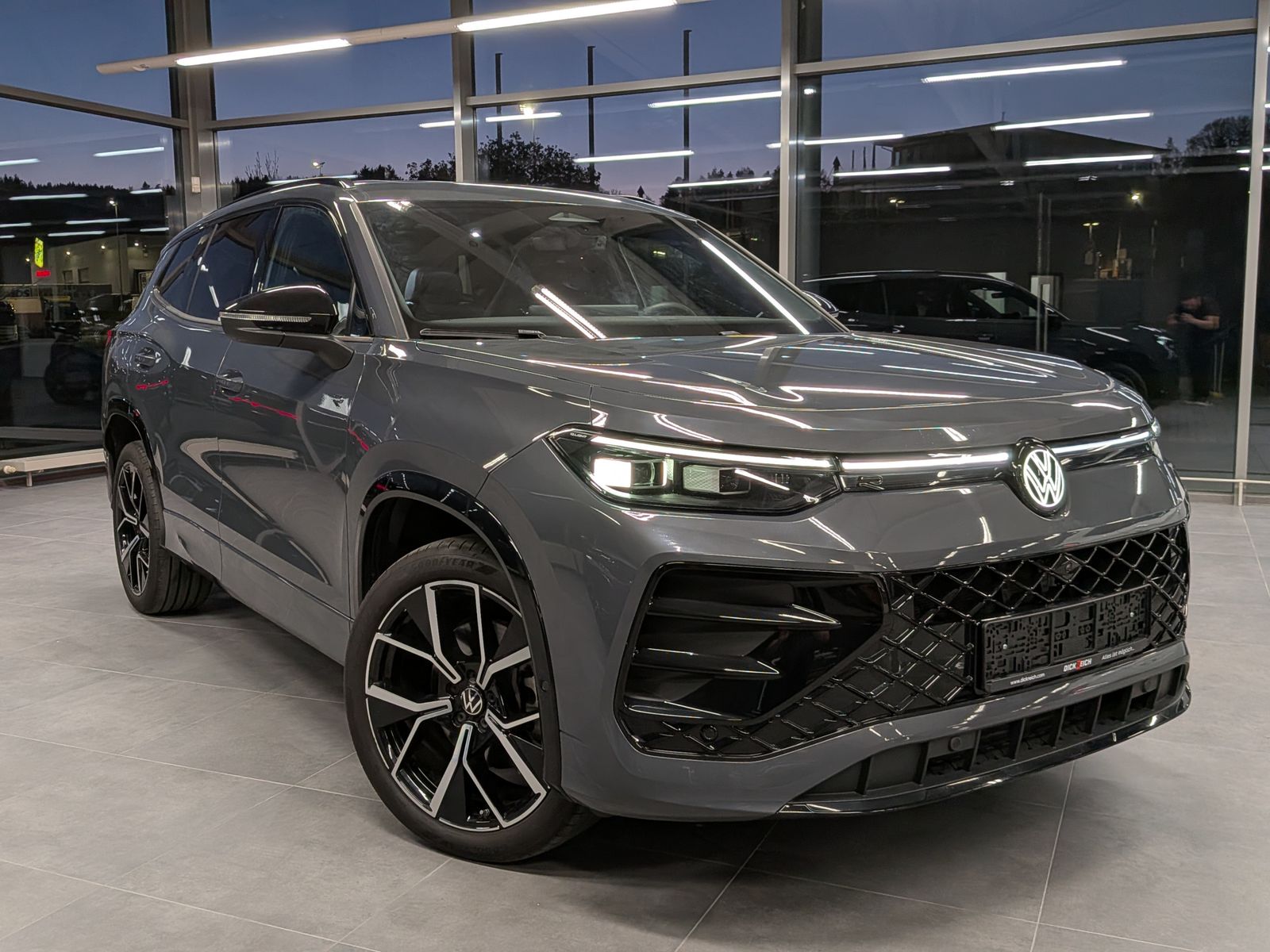Fahrzeugabbildung Volkswagen Tayron 2.0TDI 4M R-Line Launch Pano Black AHK 20