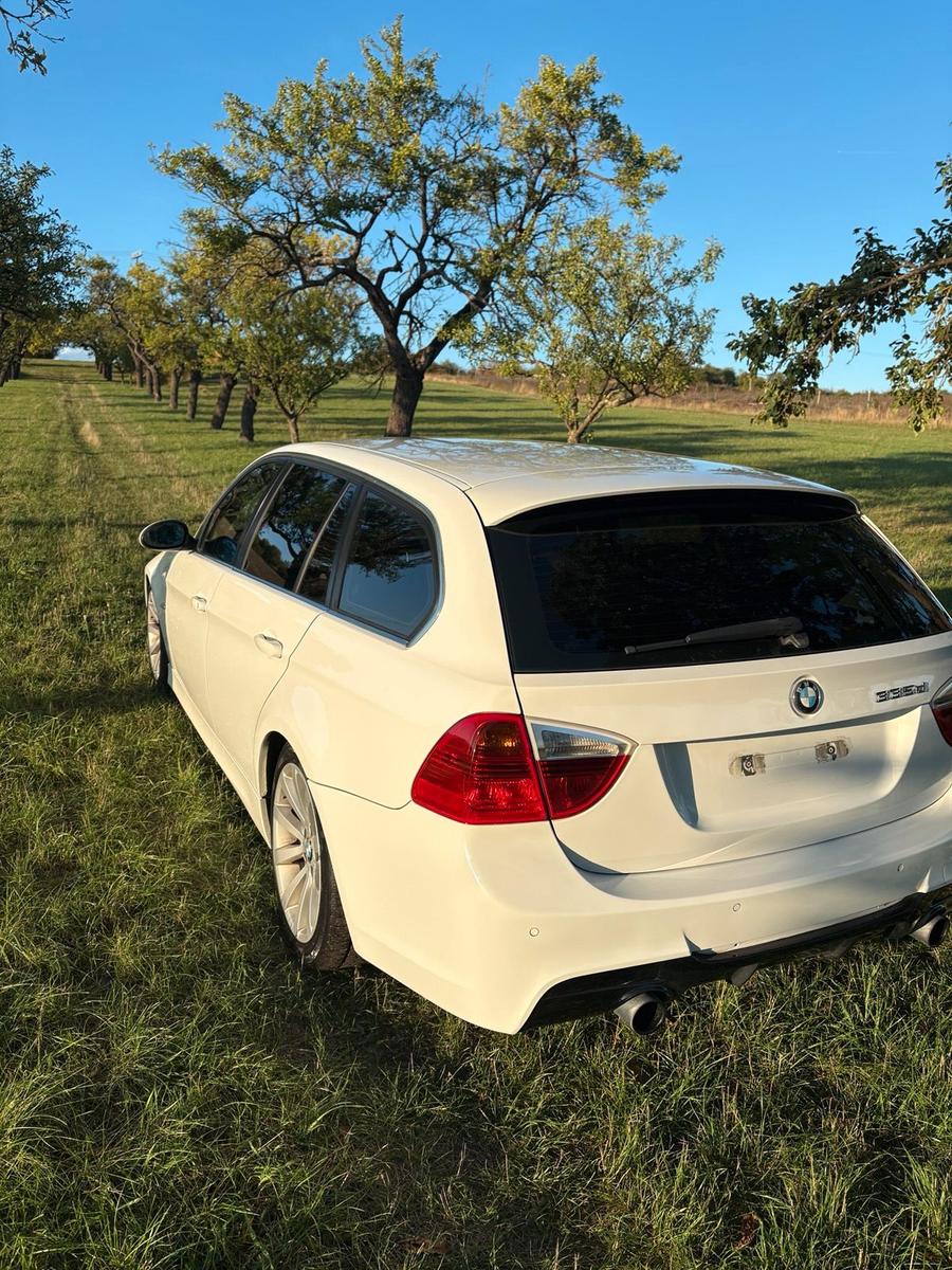 BMW 335 2008 — салон