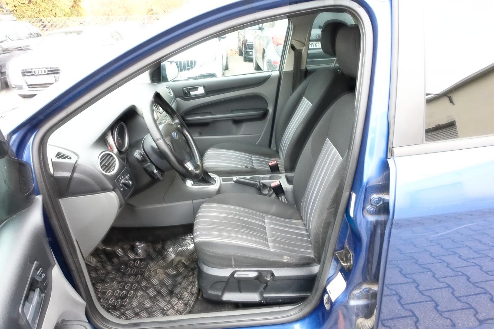 Ford Focus 2009 — photo 8
