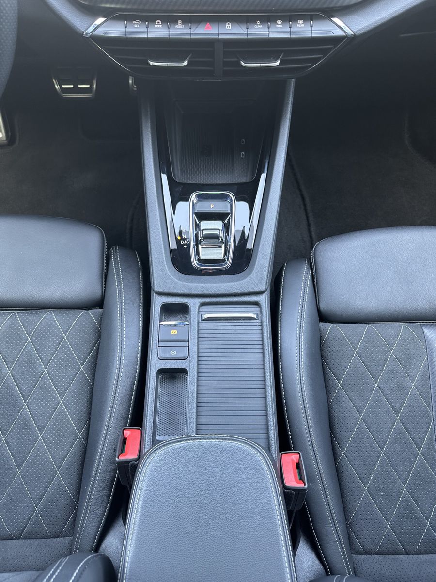 Fahrzeugabbildung SKODA Octavia Combi 1.4 TSI iV RS DSG NAV+LED+KAM+18ZO