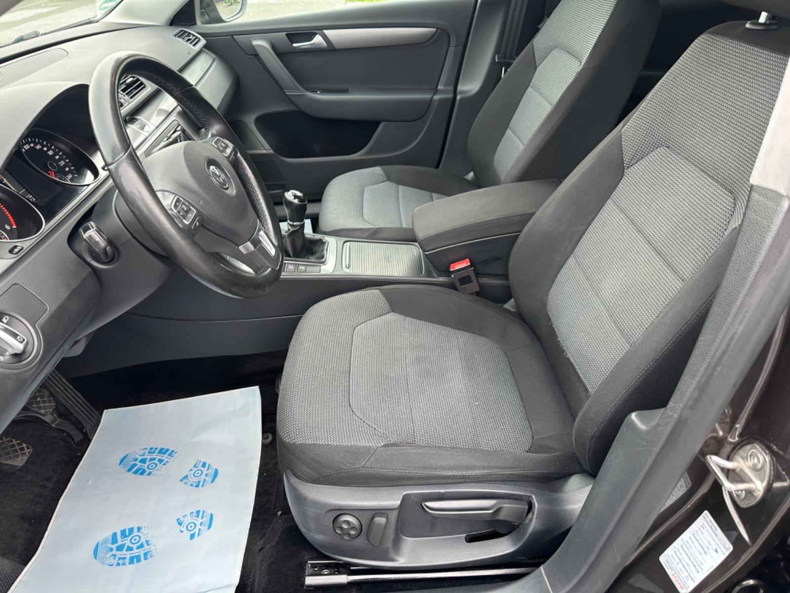 Volkswagen Passat 2012 — photo 13