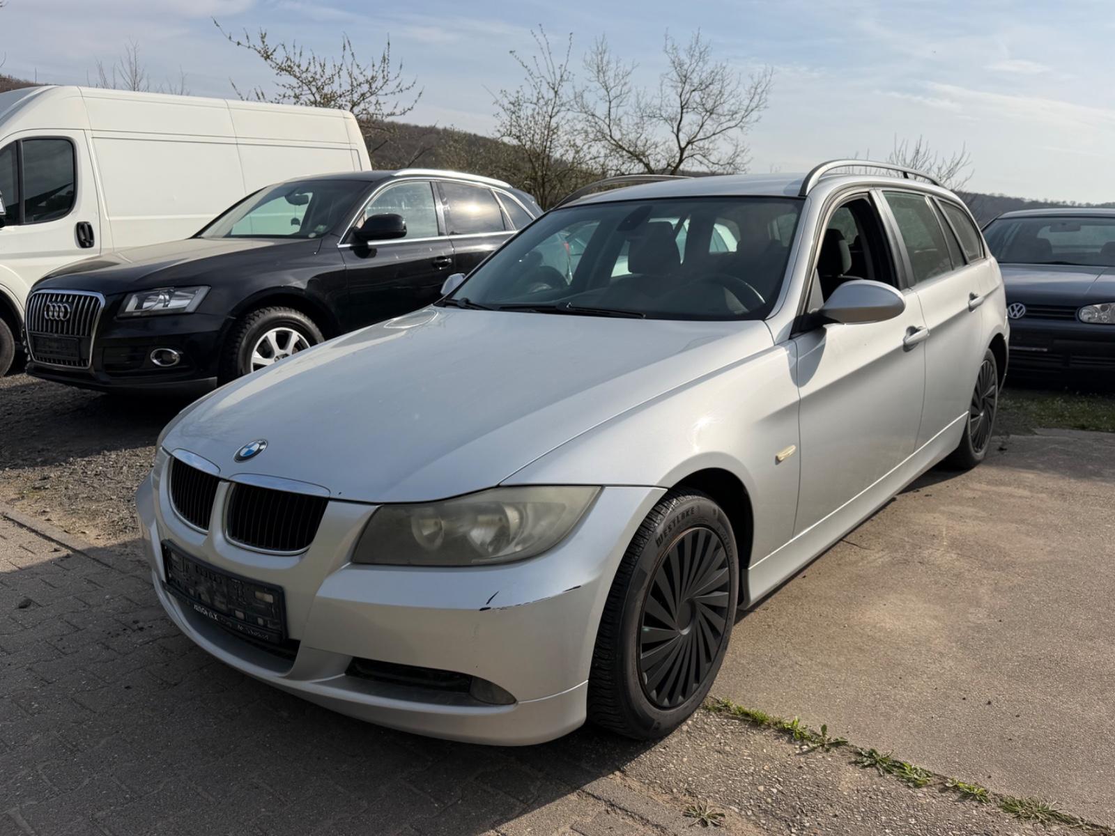BMW 320i / Gr.Navi / Teilleder