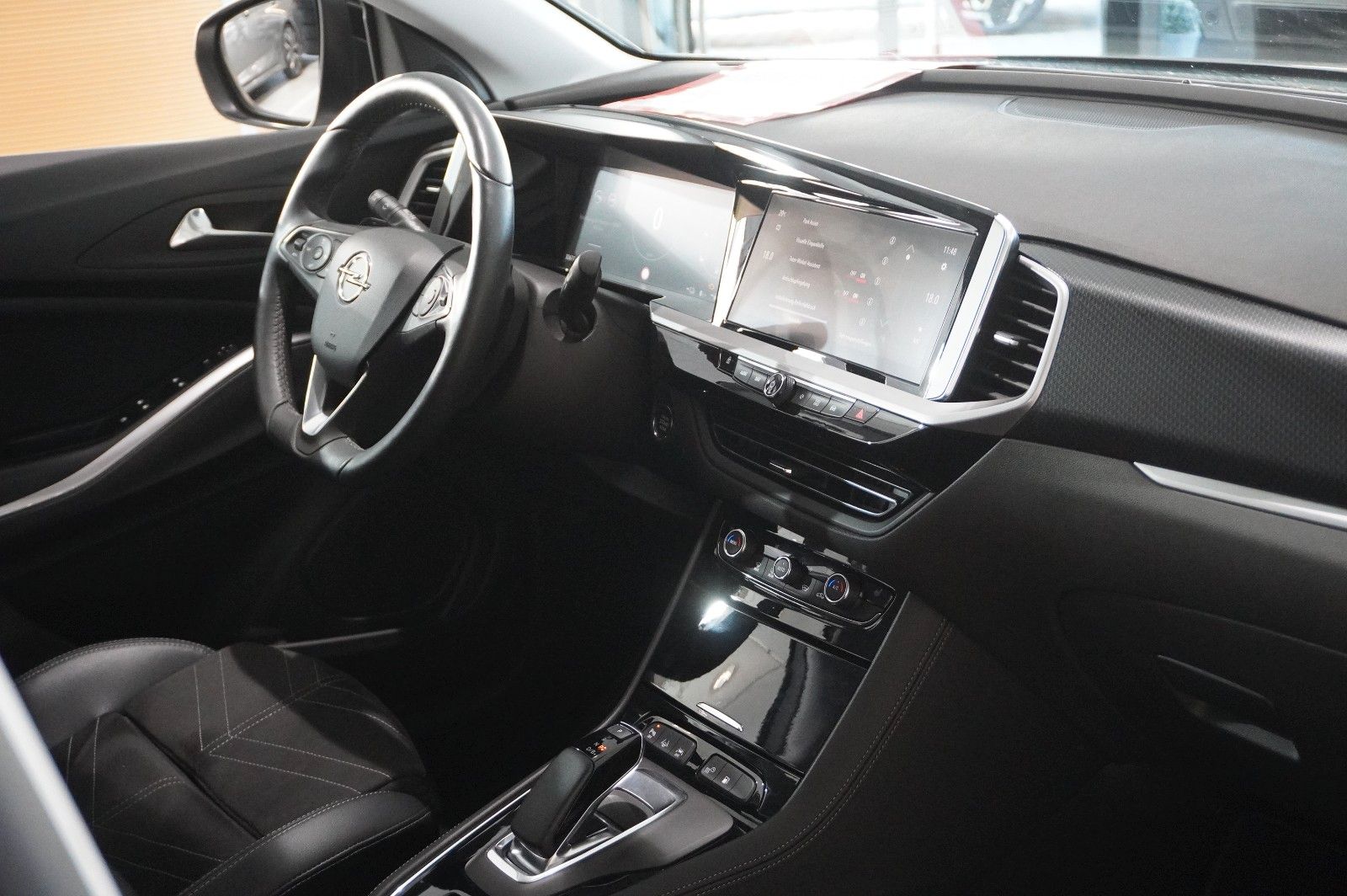 Fahrzeugabbildung Opel Grandland (X) ULTIMATE 4HYBRID NAVI/LED/SPORT/SH