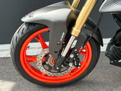 QJ MOTOR SRK 125 S Pro ABS + USB + LED + 15 PS