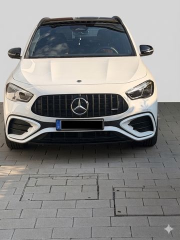 MERCEDES-BENZ GLA 200 AMG Line Pano 360°