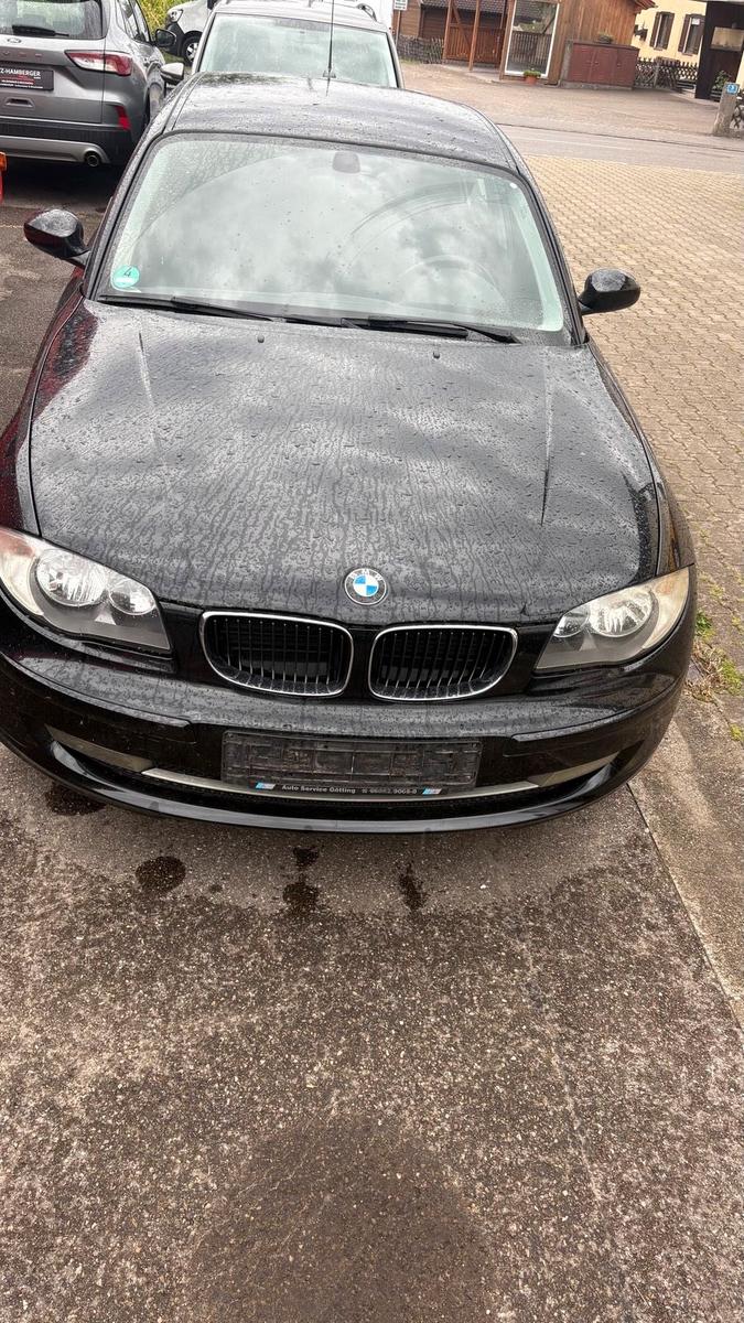 BMW 118 2008 — rear view