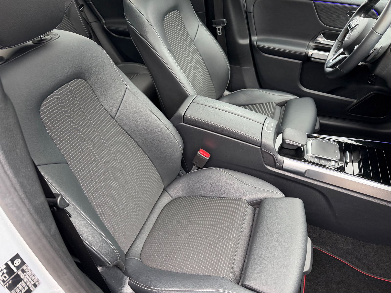 Mercedes-Benz GLB 200 +360°Kamera+PANORAMADACH+LED+NIGHT P foto 25